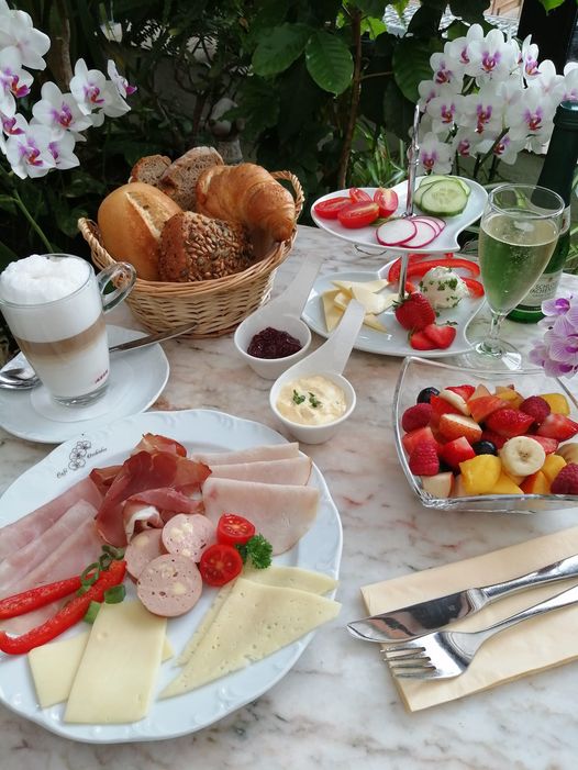 Frühstück im Café Orchidee